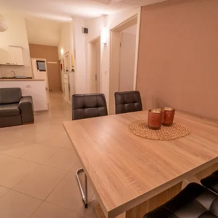 Twins Markovic Apartmán *